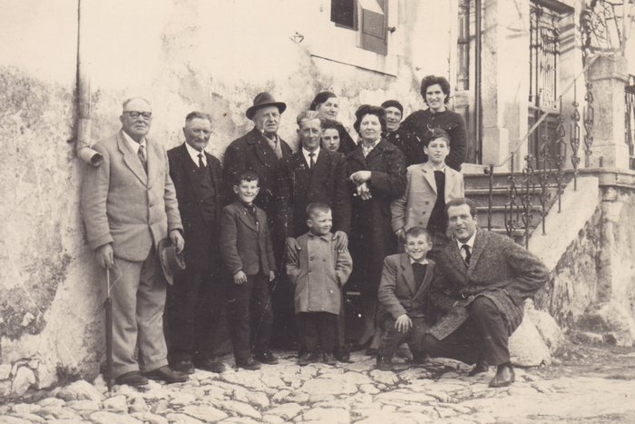 Look, the City! Family Photography of the residents of Pićan